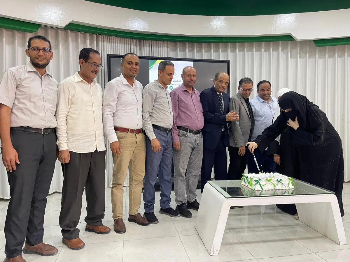 جامعة الرواد تحتفي بعيد العمال وتكرّم موظفيها المتميزين