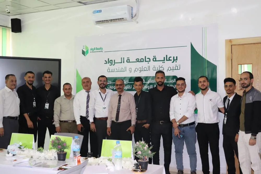 مناقشة مشاريع التخرج لطلبة الدفعة الأولى في برنامج تقنية المعلومات،